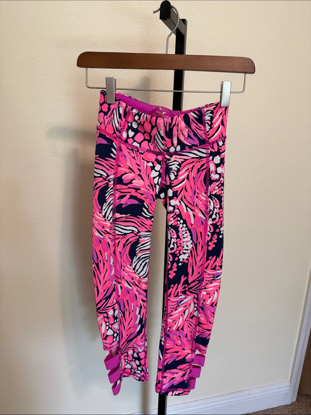Lilly Pulitzer 🩷Pink and Navy Printed Active Leggings